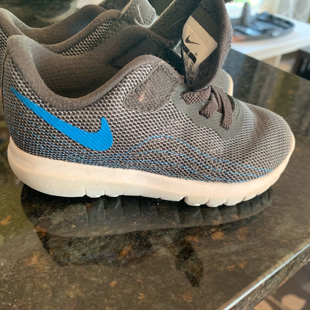 Toddler Boy Nike shoes size 7